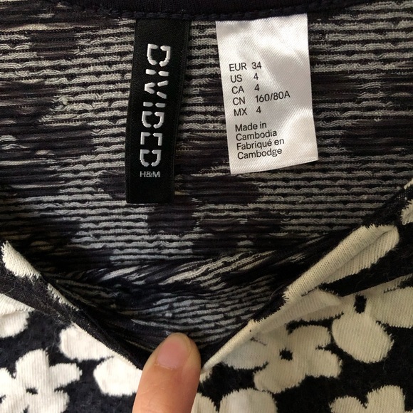 Divided from H&M, floral mini dress, navy and white, size 4 - Picture 4 of 5